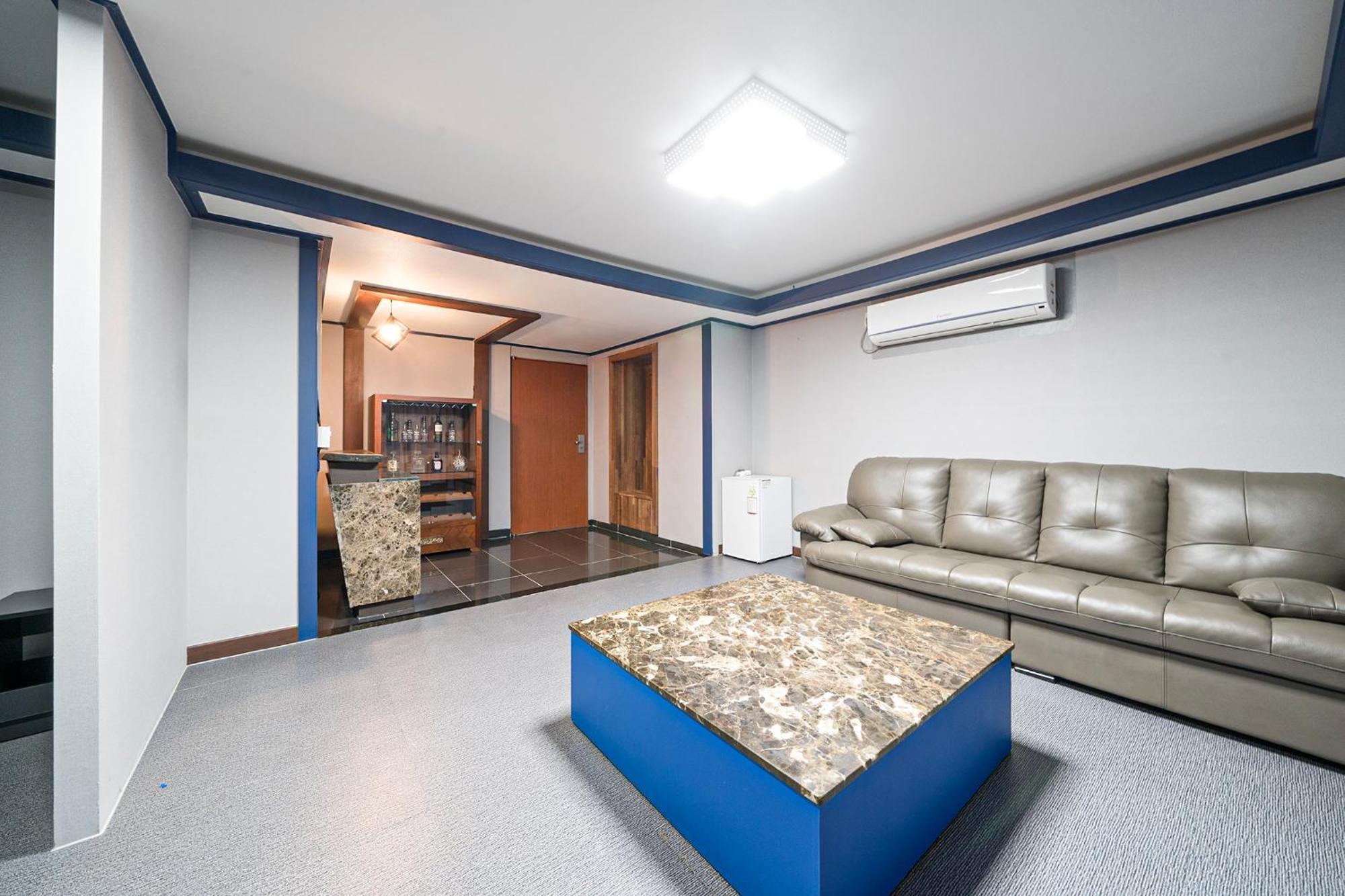 Noblesse Hotel Чеджу Екстериор снимка