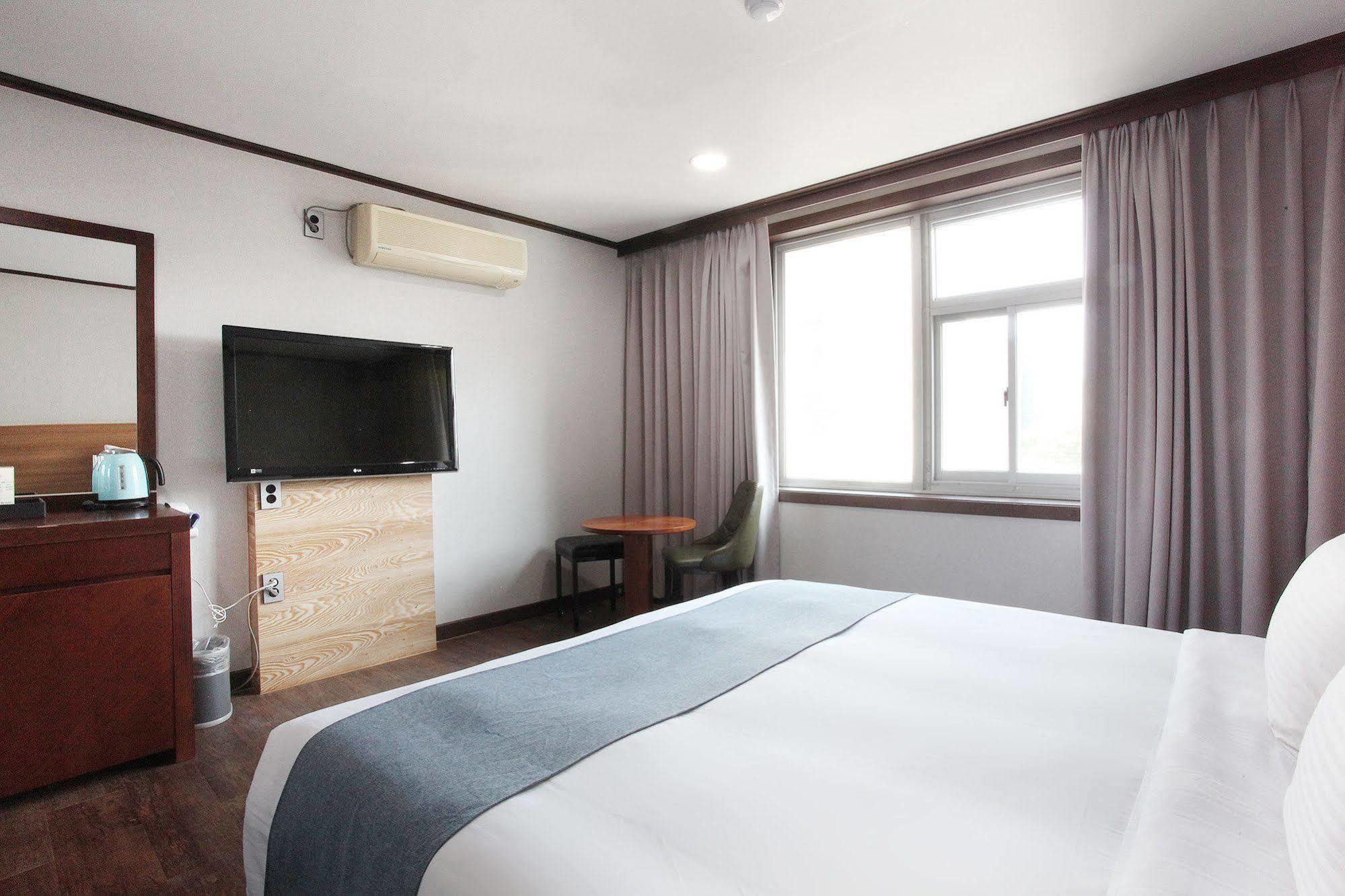 Noblesse Hotel Чеджу Екстериор снимка
