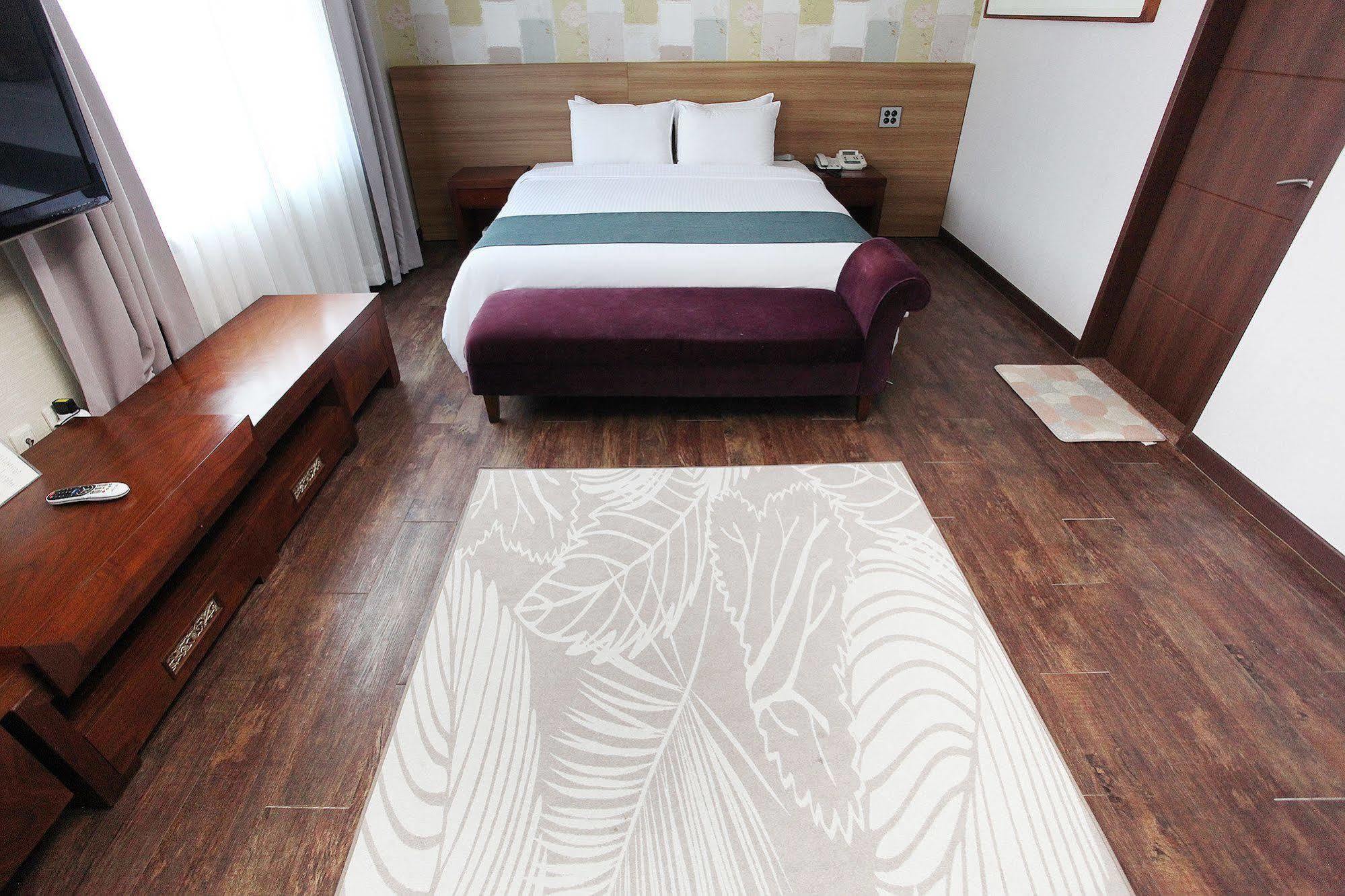 Noblesse Hotel Чеджу Екстериор снимка