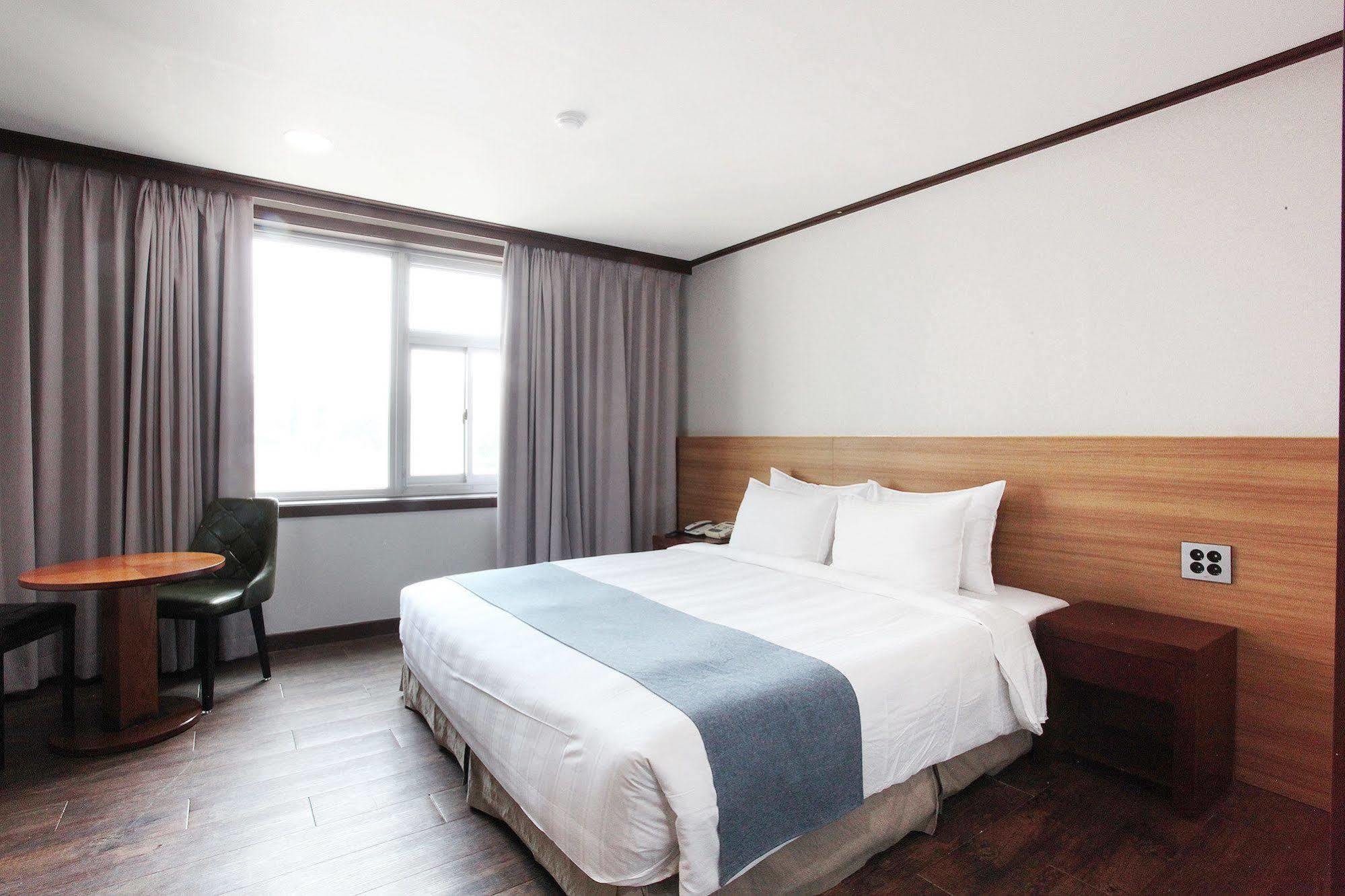 Noblesse Hotel Чеджу Екстериор снимка