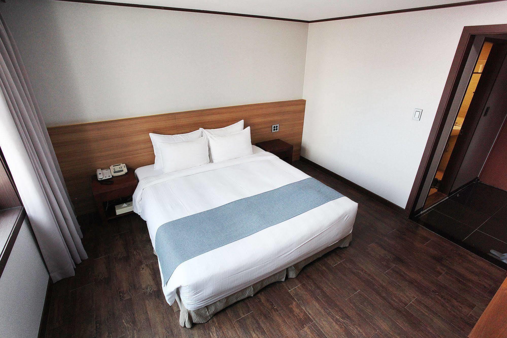 Noblesse Hotel Чеджу Екстериор снимка