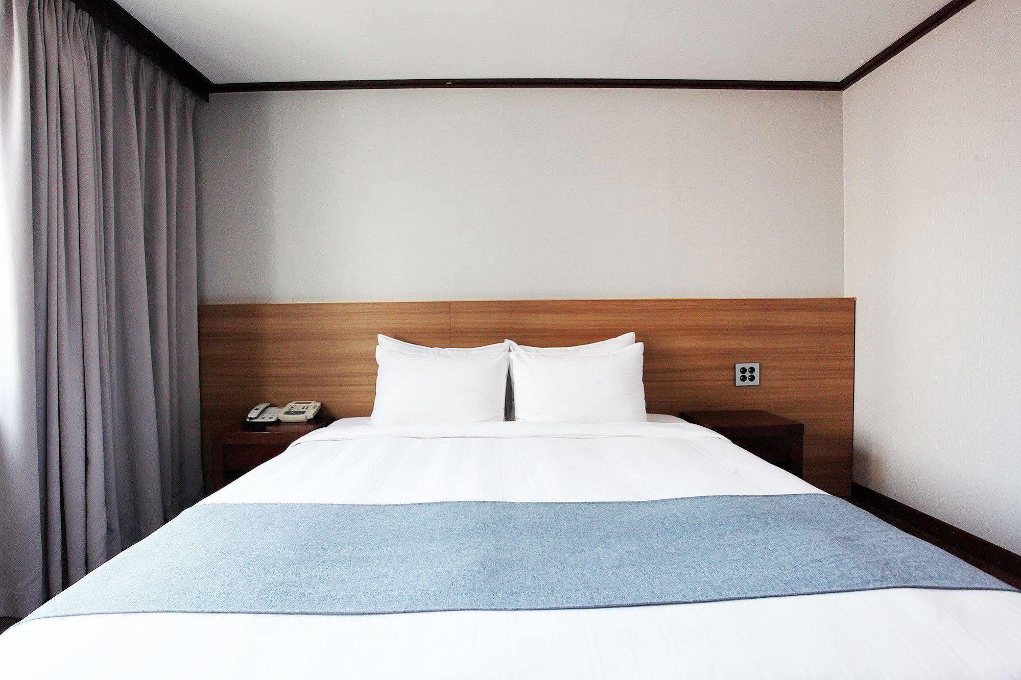 Noblesse Hotel Чеджу Екстериор снимка
