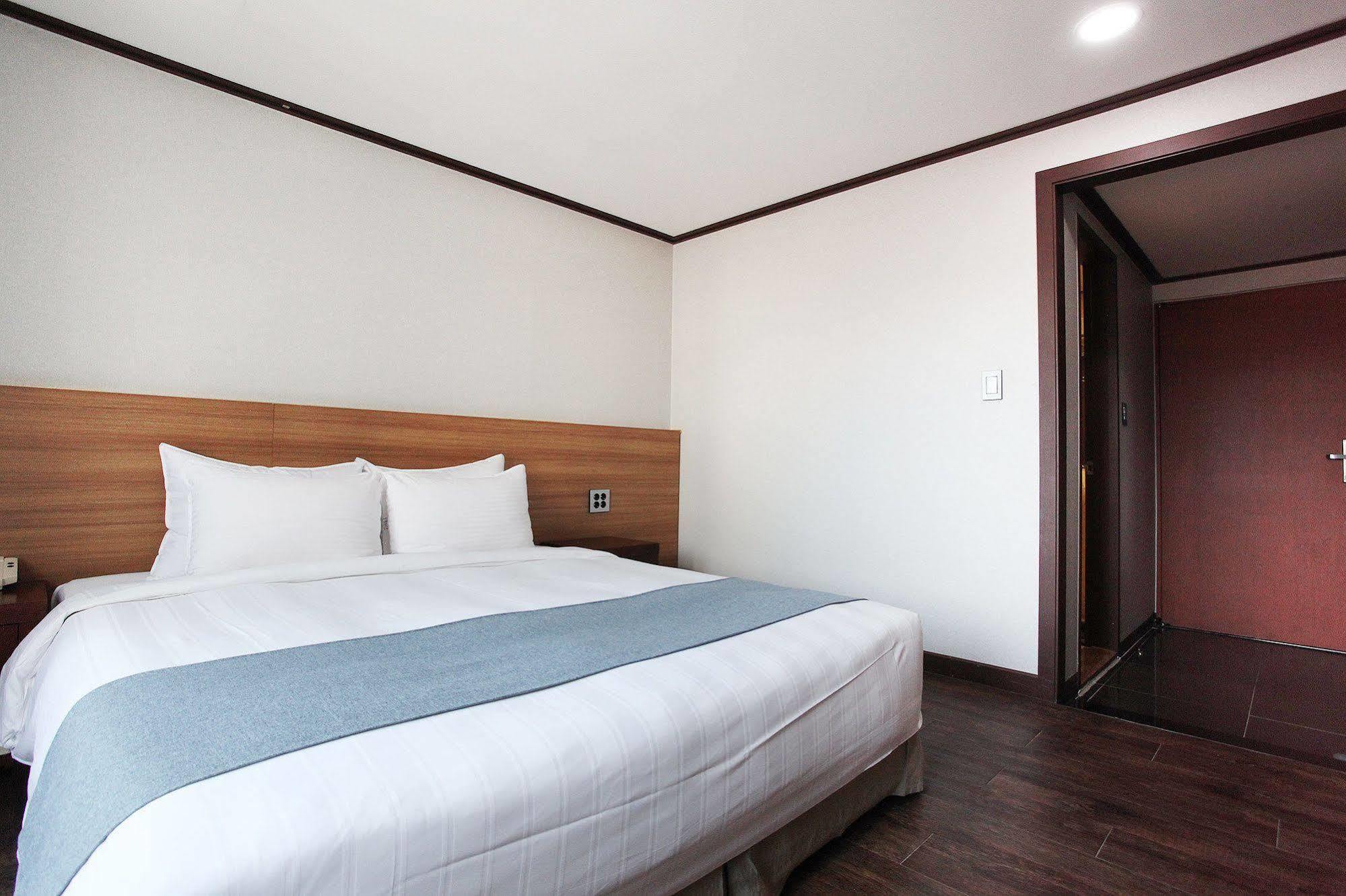Noblesse Hotel Чеджу Екстериор снимка
