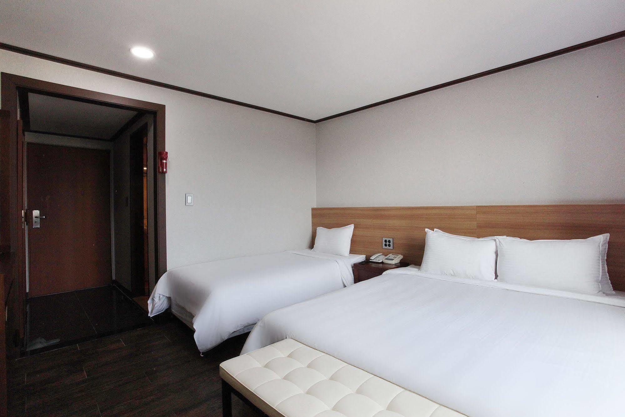 Noblesse Hotel Чеджу Екстериор снимка